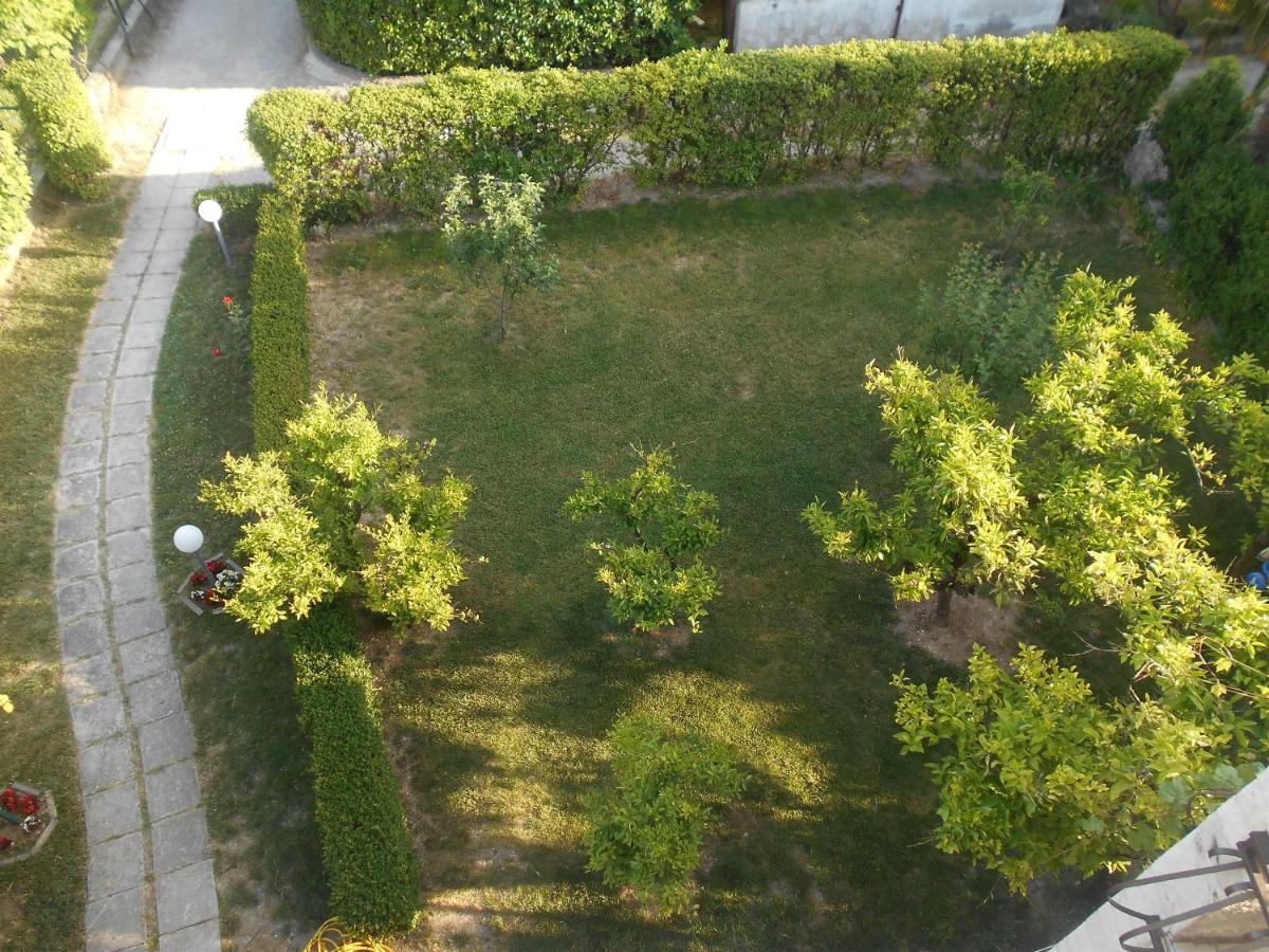 Apartment Cherry Kaštela Екстериор снимка